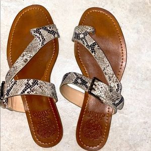 Vince Camuto sandal Snakeskin black/white